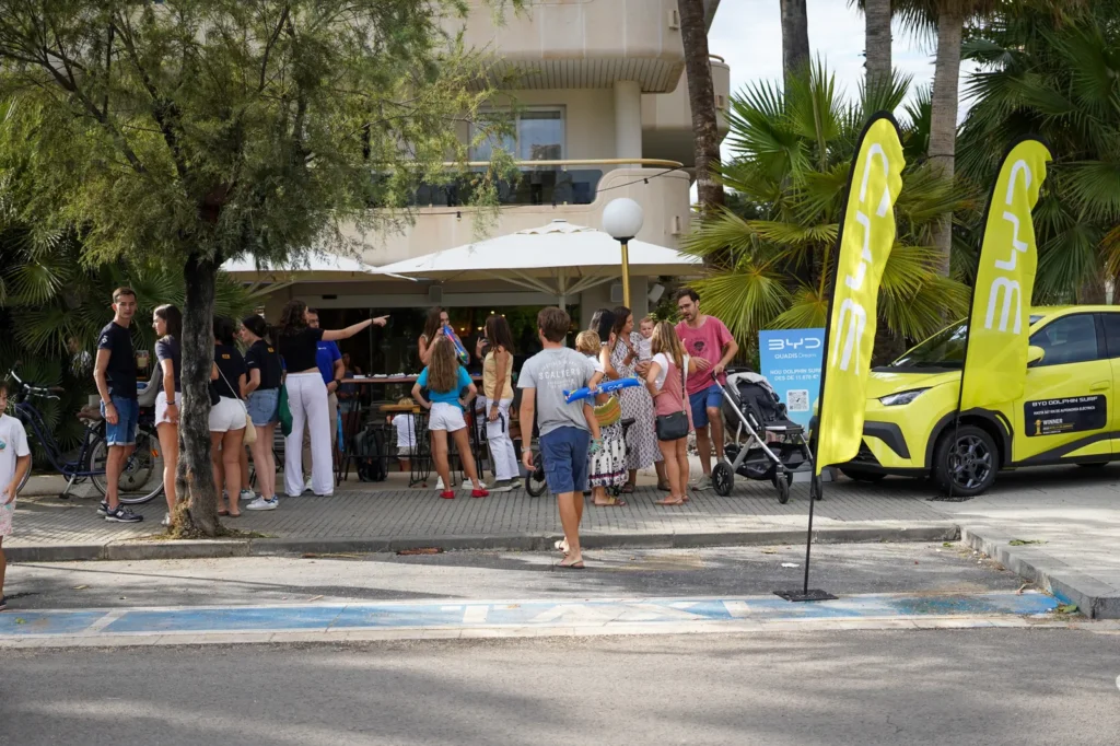 Activación del BYD Dolphin Surf en Sitges con test drives