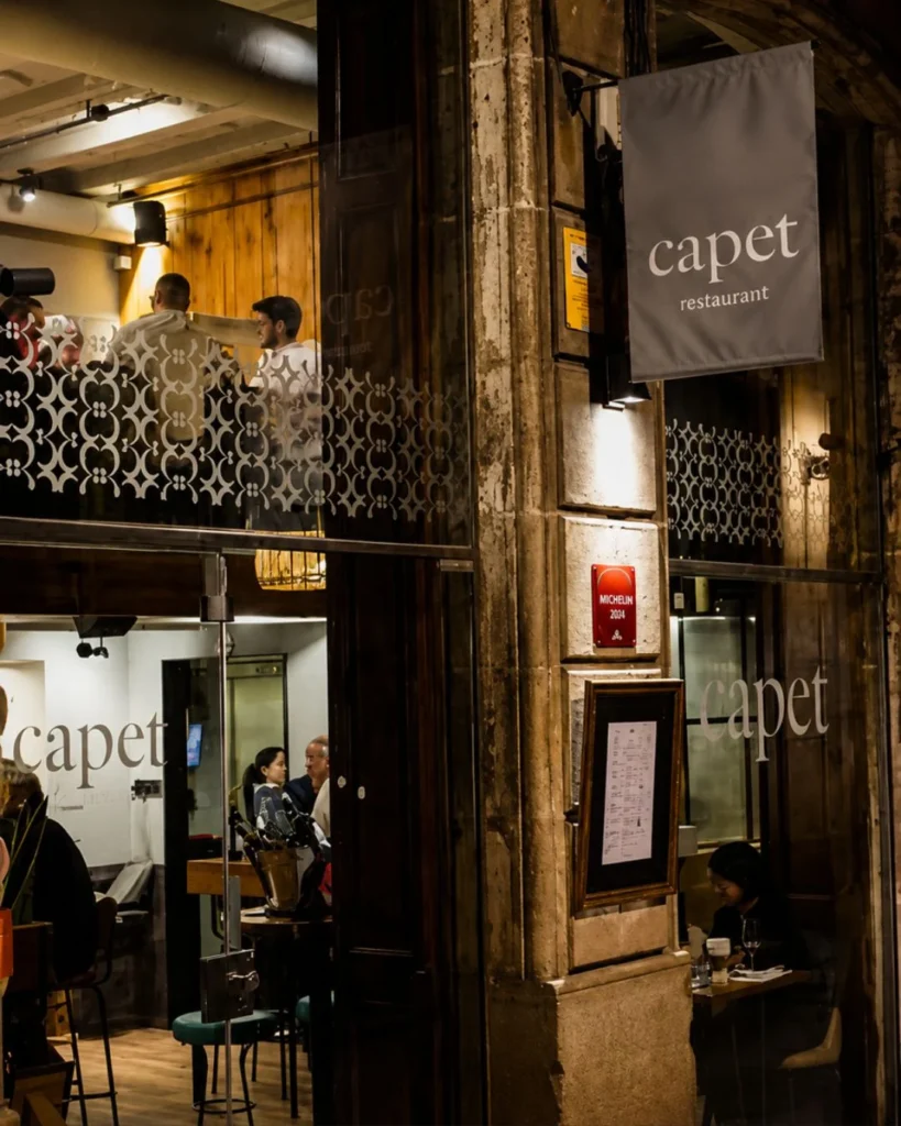 Fachada de Capet restaurant en el Gòtic