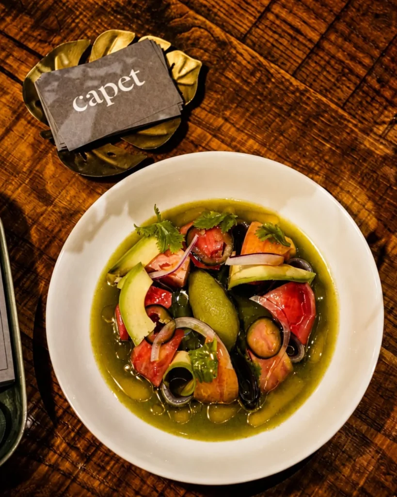 Tomate en escabeche en Capet, fotografiado por MUYNEGRE