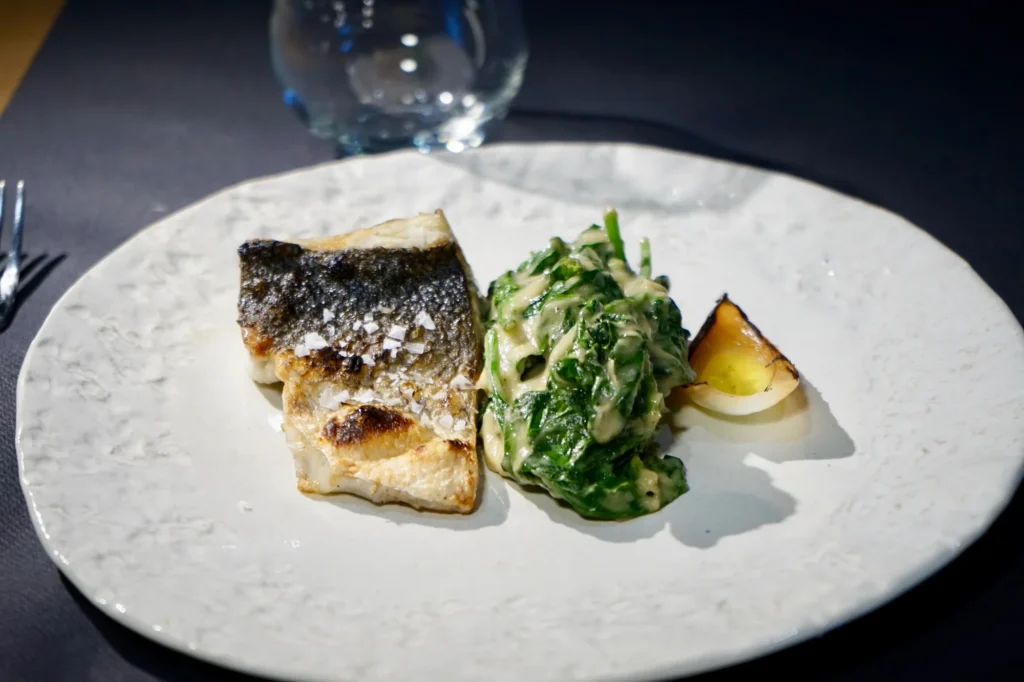 Plato de pescado del restaurante