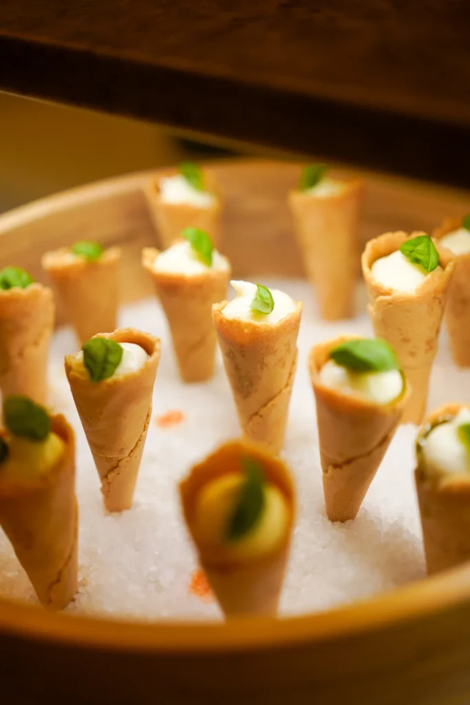Conos de aperitivo del catering del evento Eclos