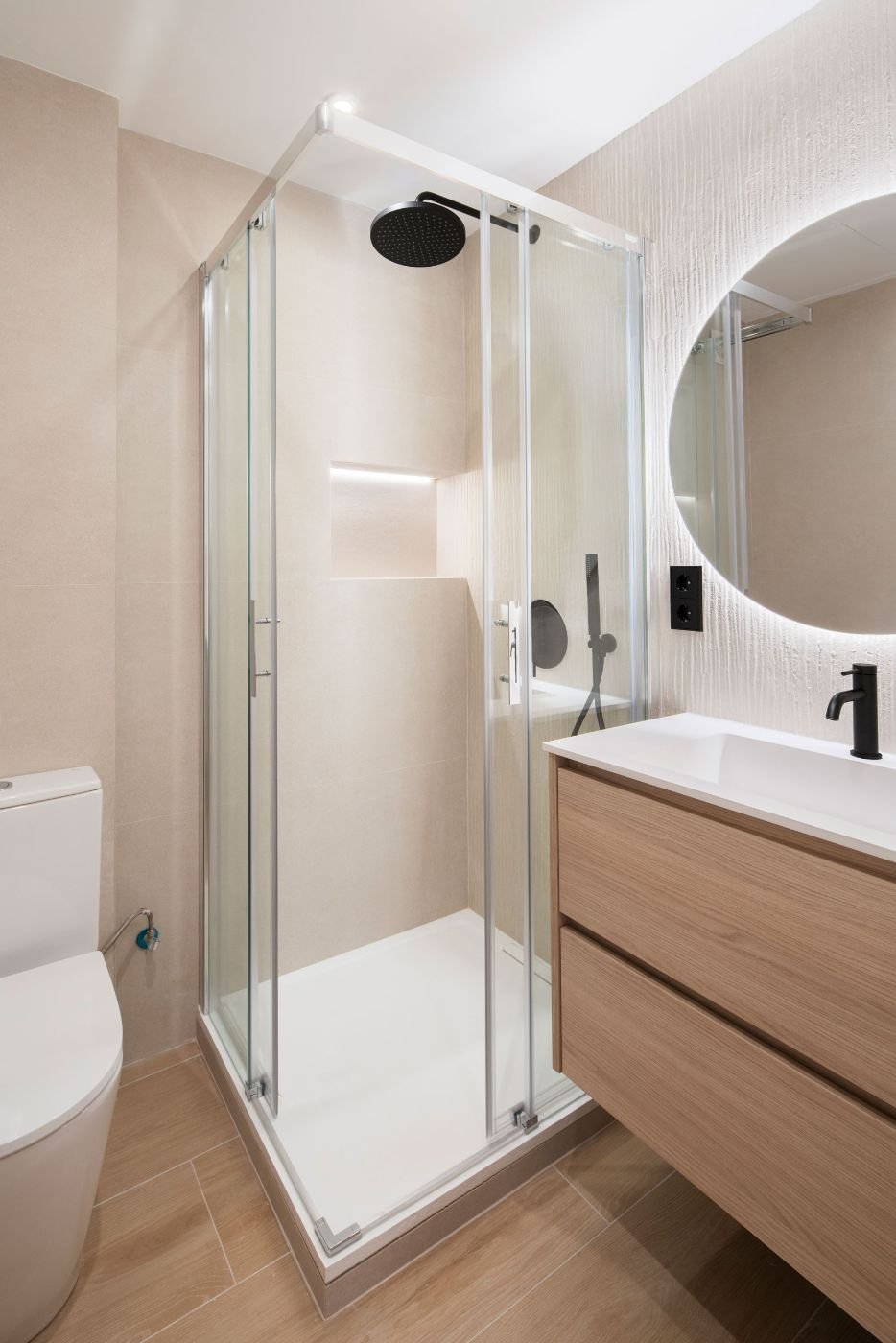 Baño reformado. Fotografía de Sara Adroer Martínez