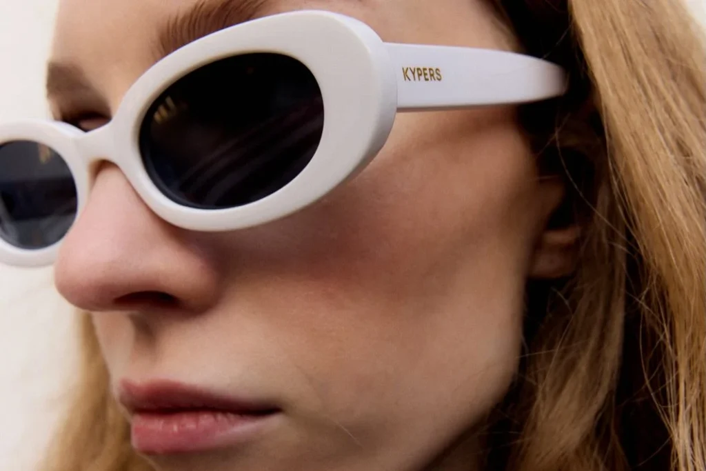 Gafas Kypers blancas en primer plano