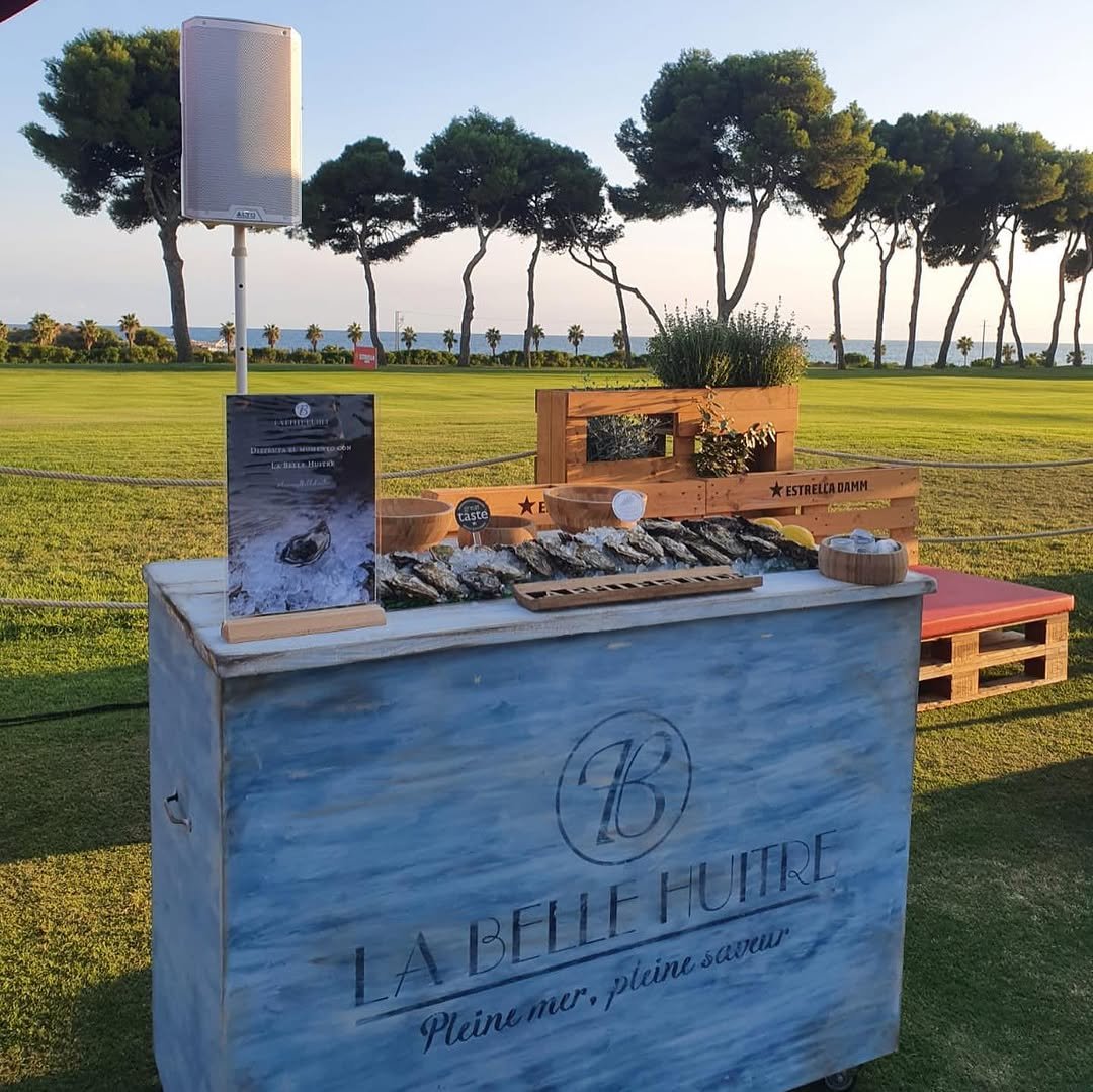 Stand de La Belle Huître en el Ladies Open Club, Golf Terramar Sitges, fotografía de MUYNEGRE