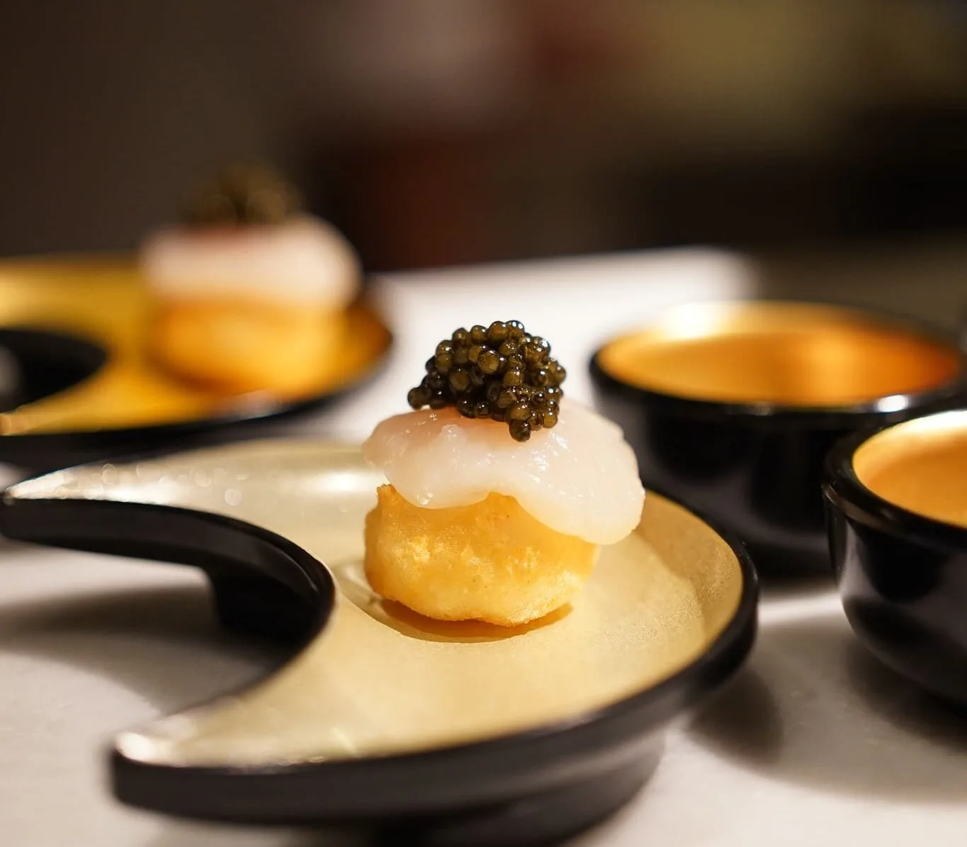 Bocado con caviar del menú degustación de Soluna, Barcelona