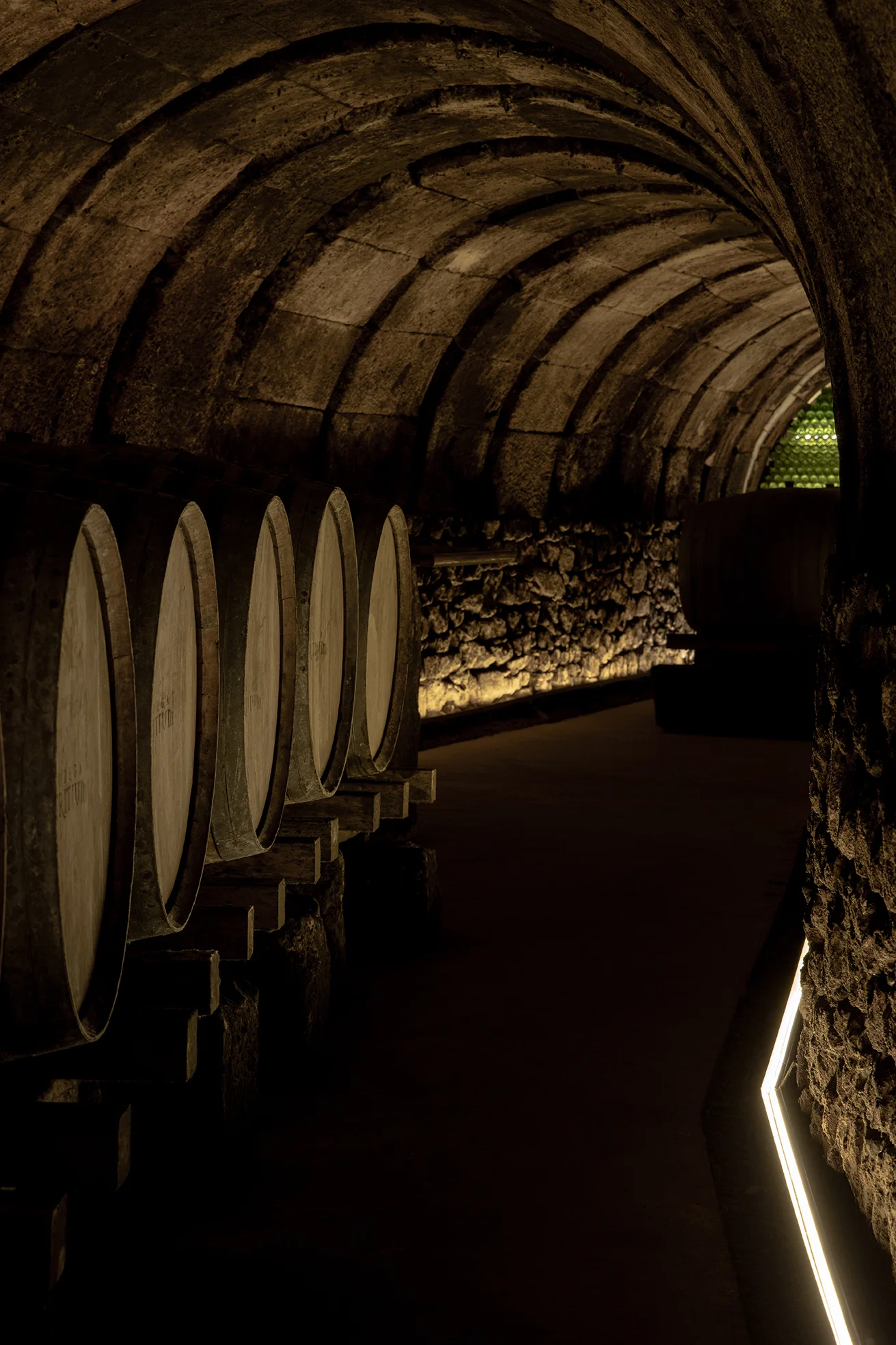 Calado de barricas de Bodegas Tritium en Cenicero, Rioja