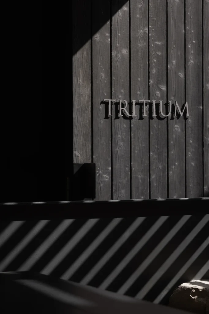 Muro con el nombre Tritium. Foto: Javier Márquez